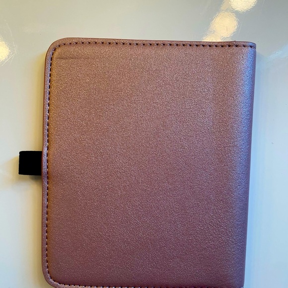 Kendall + Kylie Passport Cover - Picture 2 of 3